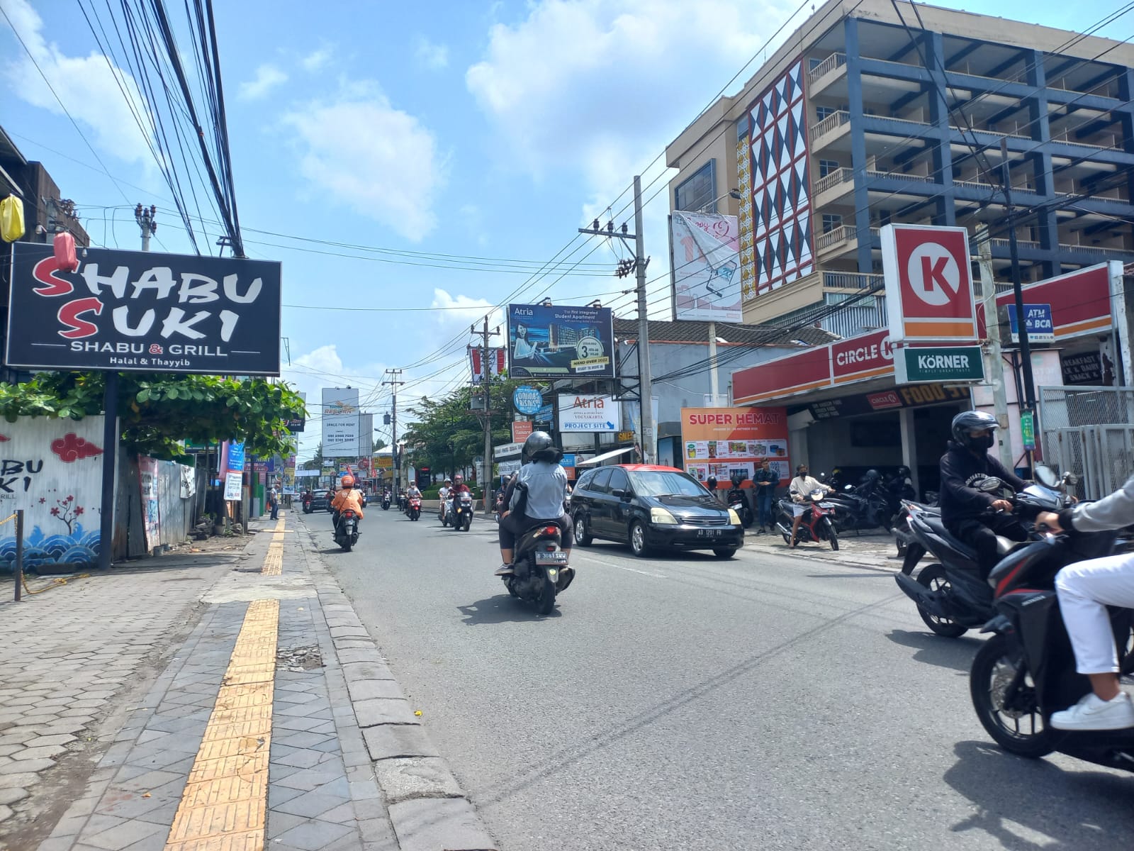 jalan seturan pusat scbd jogja.mojok.co