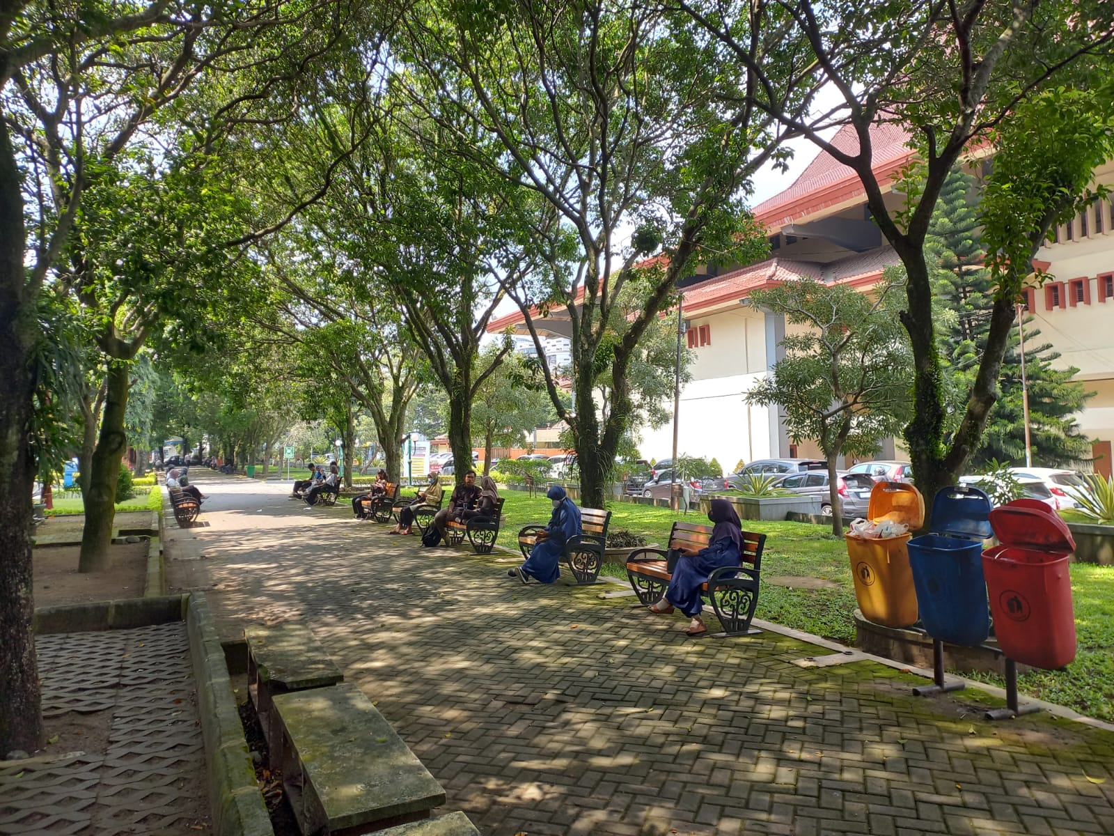 suasana pendamping utbk di ugm.MOJOK.CO