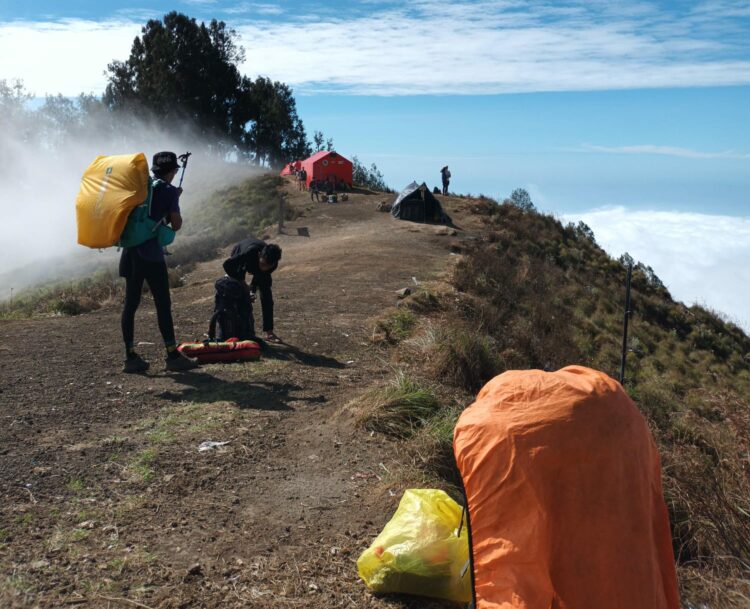 Gunung Rinjani Lombok Menuju Menjadi Gunung Sampah MOJOK.CO