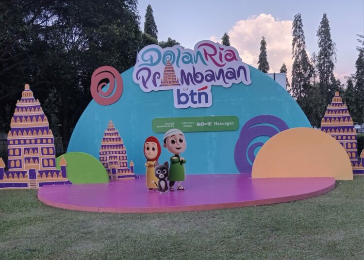 Potret Keseruan DolanRia Prambanan yang Tak Dijumpai di Festival Lain: Orang Tua Liburan, Anak-Anak Asyik di Wahana Permainan.MOJOK.CO