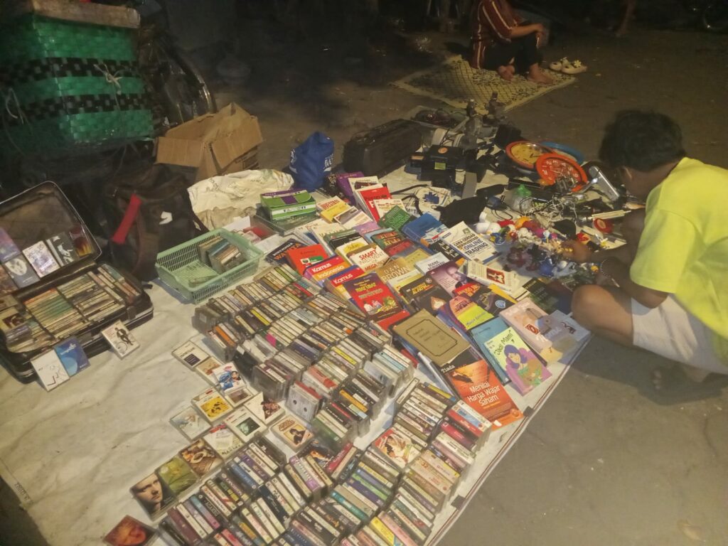 Pasar Senthir Jogja, Surga Barang Mewah Harga Murah!