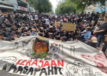 Demo di Jogja kawal putusan MK sekaligus lawan dinasti politik Jokowi bikin mahasiswa UNAIR Surabaya kagum MOJOK.CO