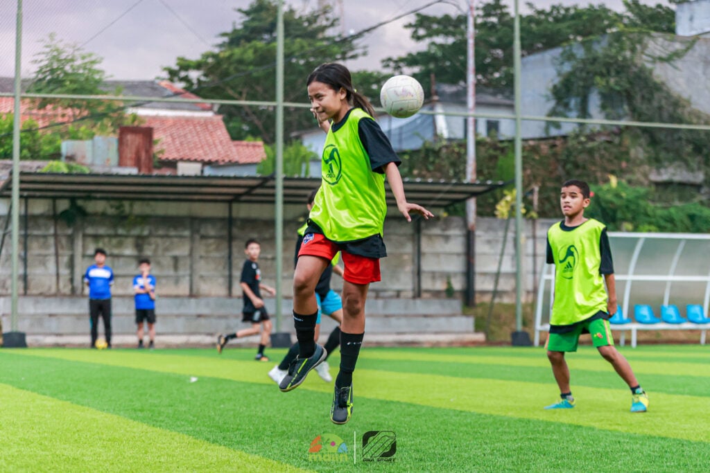 Sepak Bola Jadi Sarana Bantu Anak-anak Prasejahtera Bekasi dan Jakarta MOJOK.CO