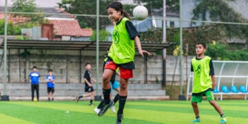 Sepak Bola Jadi Sarana Bantu Anak-anak Prasejahtera Bekasi dan Jakarta MOJOK.CO