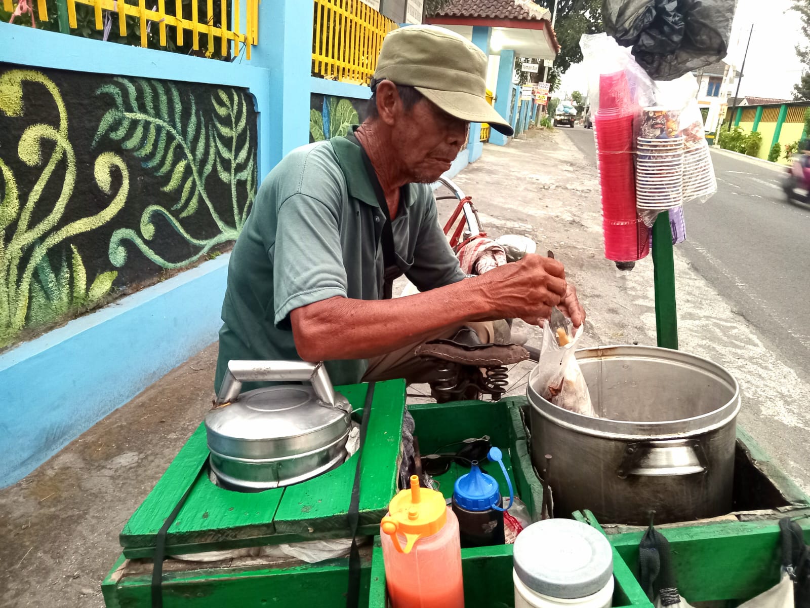 Cerita Penjual Some Jawa Pertama di Jogja: Setengah Abad Berjualan Sejak 1974, Saksi Mencekamnya Era Petrus Orde Baru.MOJOK.CO