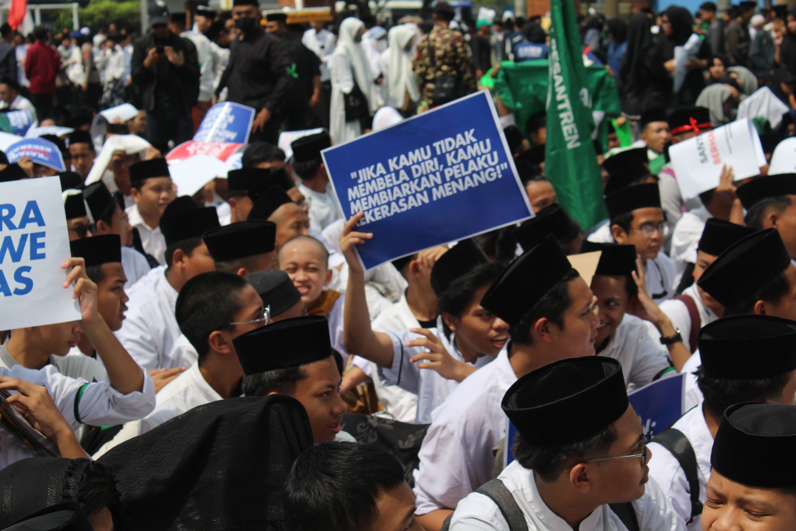 11 Ribu Warga NU Geruduk Mapolda DIY, Tuntut Polisi Usut Tuntas Kasus Penusukan Santri Krapyak Jogja.MOJOK.CO