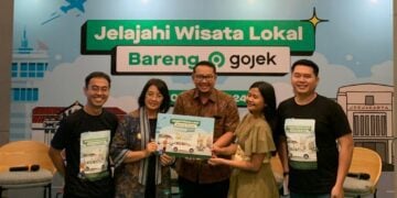 Menikmati Layanan Baru Mobil Listrik Gojek di Bandara YIA: Cepat, Aman, Nyaman, dan Cocok Untuk Perjalanan Wisata.MOJOK.CO