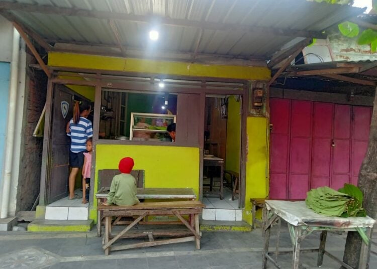 Warung Pecel Sunti, Warung Legendaris di Cepu Blora yang Kirim Bumbu hingga ke Amerika dan Rusia MOJOK.CO