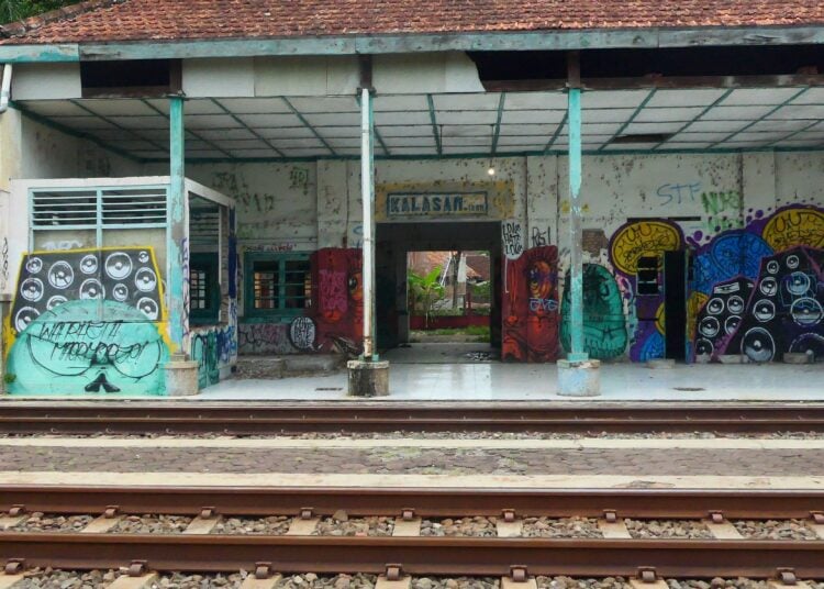 Stasiun Kalasan Jogja bagian peron. MOJOK.CO