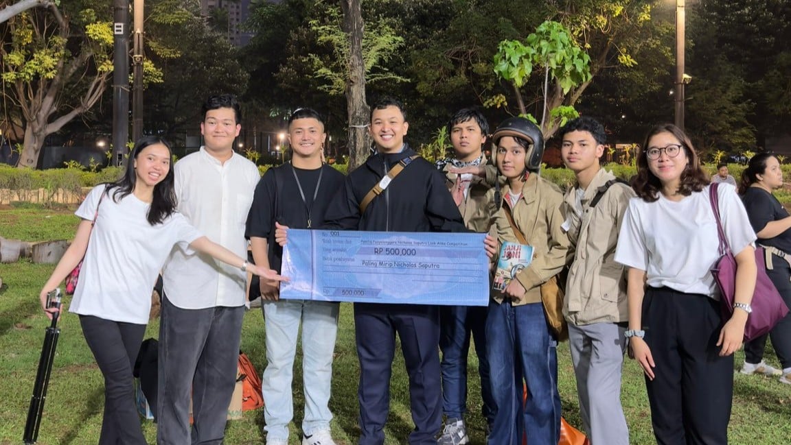 Kontestan lomba mirip Nicholas Saputra di GBK. MOJOK.CO