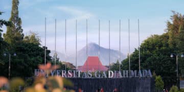 Dies Natalis Universitas Gadjah Mada (UGM) ke-75, komitmen jadi kampus tanpa dinding MOJOK.CO