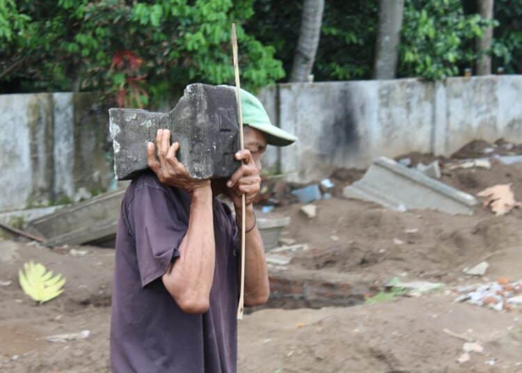 Mencari Batu Nisan Ibu di Makam Si Jambu. MOJOK.CO