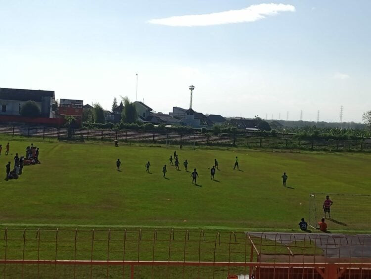 Stadion Krida Rembang Lama Terbengkalai MOJOK.CO