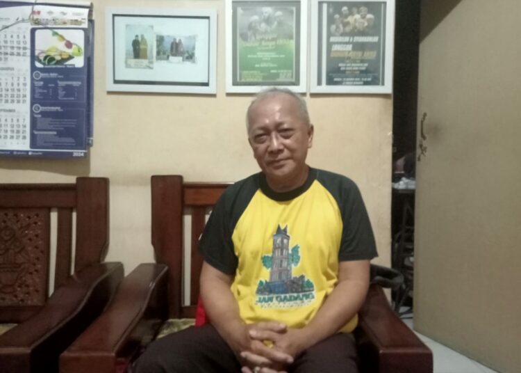 Purwantono (60), tokoh masyarakat Lawang Seketeng yang tahu sejarah Langgar Dukur Kayu MOJOK.CO