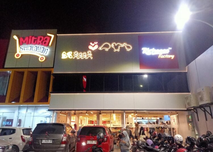 Richeese Factory Jombang ramai pengunjung MOJOK.CO