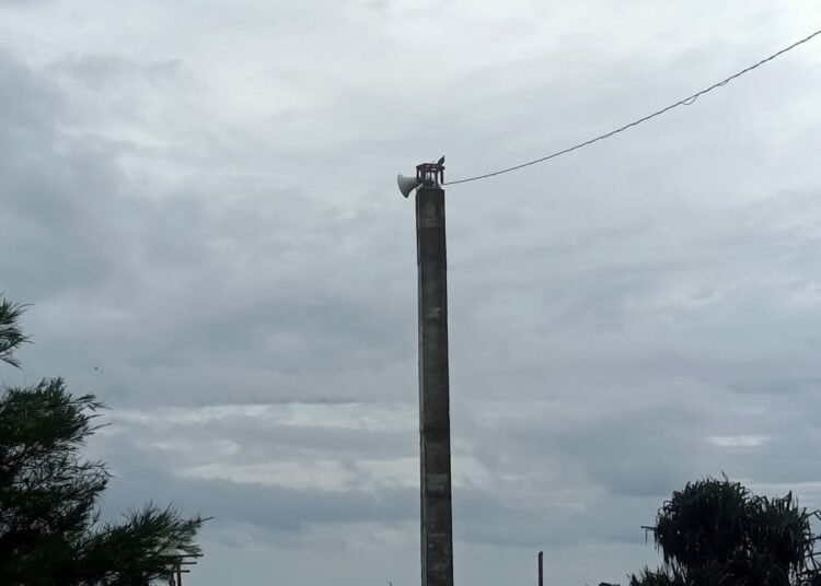 Menara speaker di wisata andalan Bantu, Pantai Parangtritis MOJOK.CO