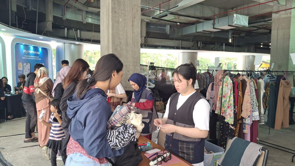 Kegiatan Bersalingsilang tukar barang bekas di Surabaya MOJOK.CO