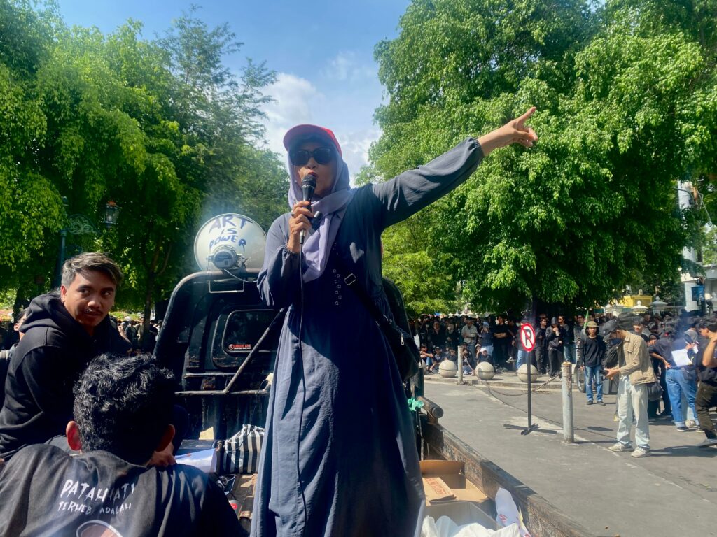 emak-emak, jogja memanggil.MOJOK.CO