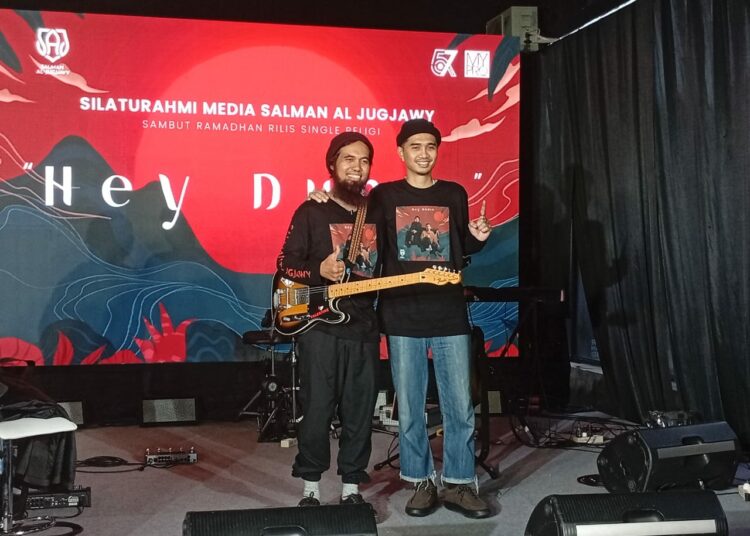 Salman Al Jugjawy bersama Duta Sheila on 7 MOJOK.CO