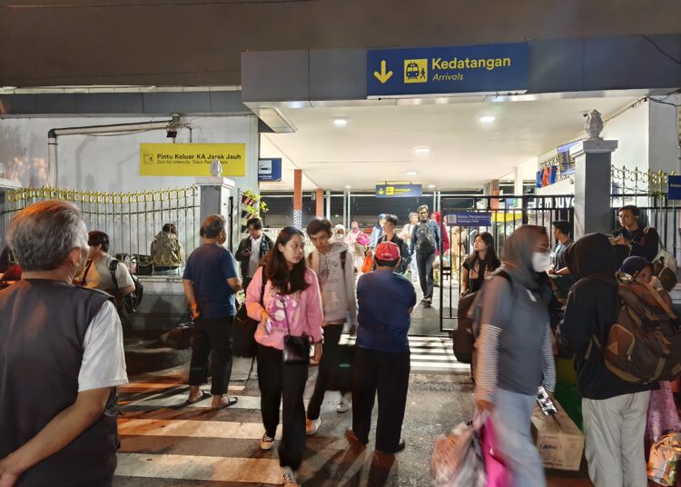 Ketimpangan ojek pengkolan dan ojek online (ojol) di Stasiun Lempuyangan Jogja MOJOK.CO