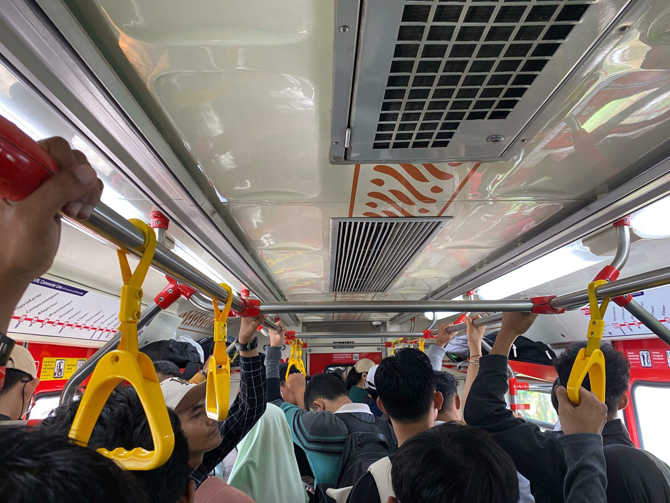 KRL, stasiun maguwo.MOJOK.CO