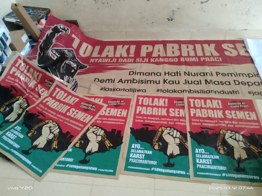 tolak pabrik semen.MOJOK.CO