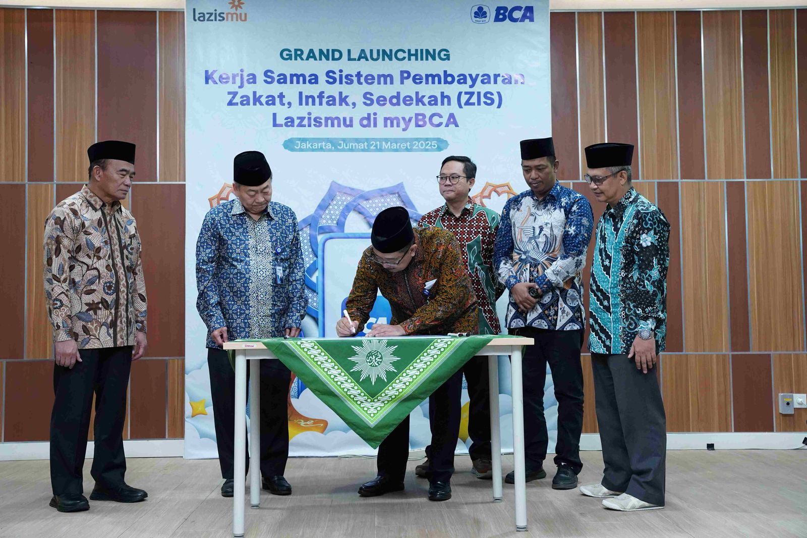 bca, lazismu.MOJOK.CO