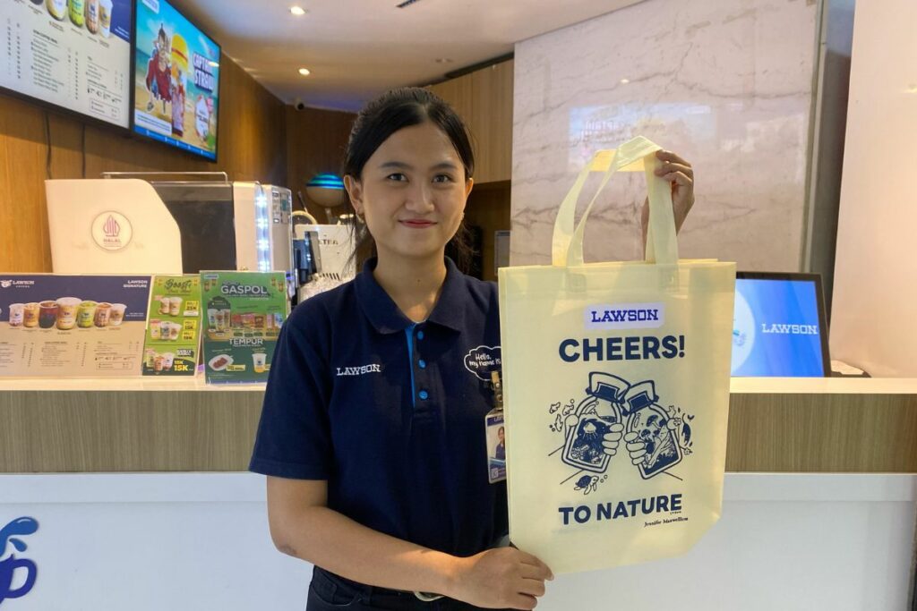 Rayakan Hari Bumi, Lawson Luncurkan Tas Belanja Ramah Lingkungan yang Unik
