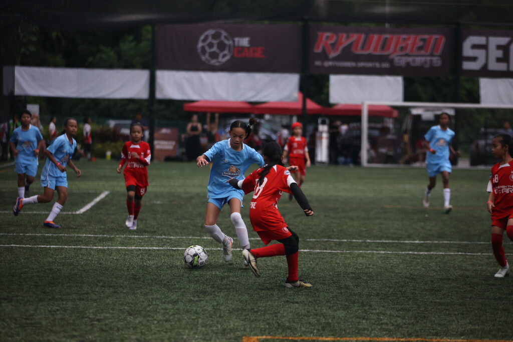 Pada pertandingan hari ketiga JSSL Singapore 7’s 2025, Giada Soebianto sukses mengemas total empat gol untuk tim MilkLife Shakers.