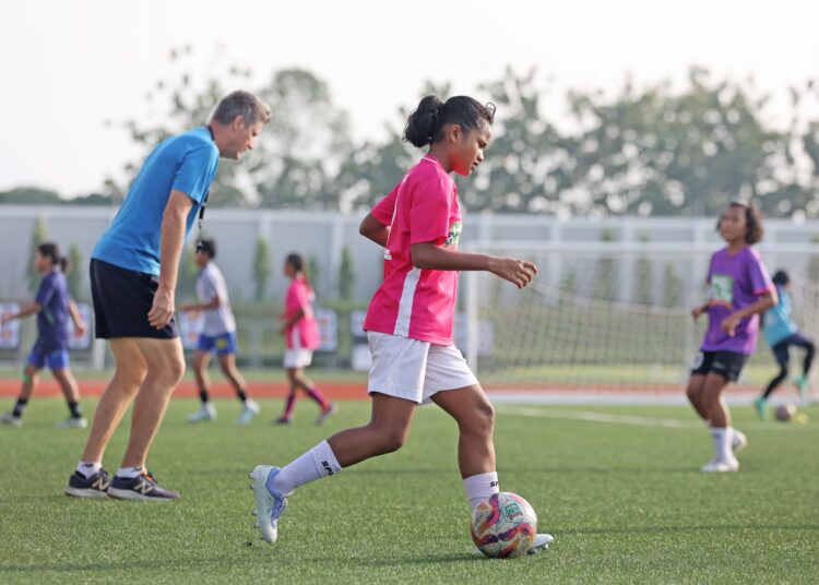 Asyifa Sholawa Farizqi, salah satu pemain HydroPlus Strikers mengaku siap bertanding di Singapura MOJOK.CO