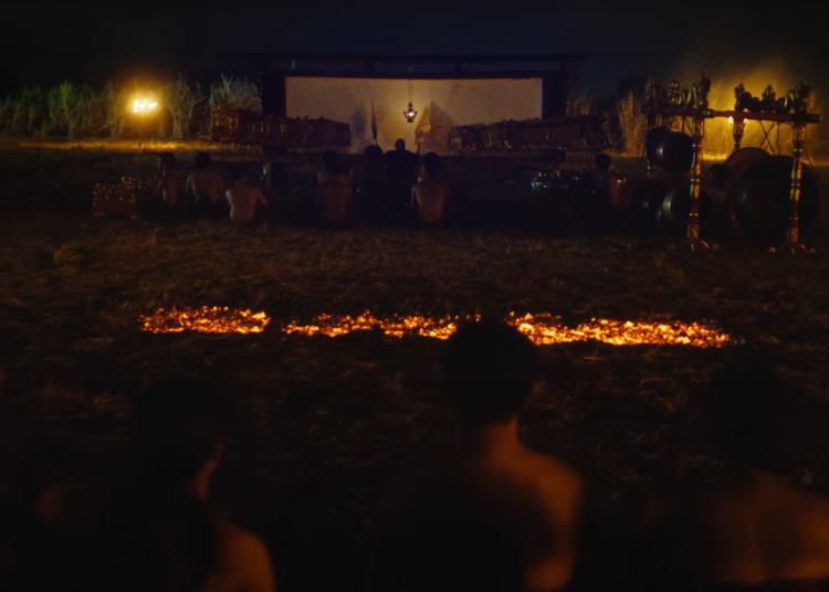 Salah satu adegan budaya lokal di film. MOJOK.CO