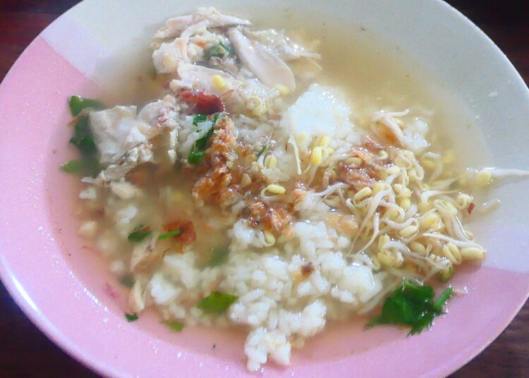 Soto ayam buatan Bu Harini. MOJOK.CO