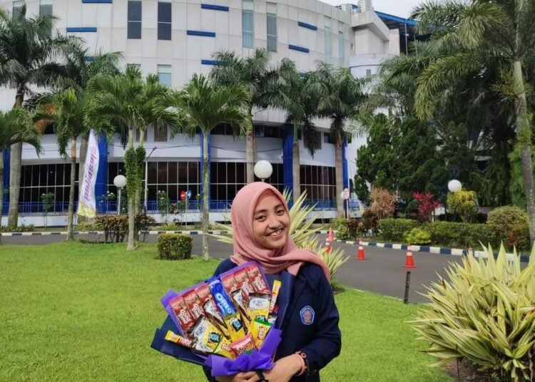 Lulusan Polinema. MOJOK.CO