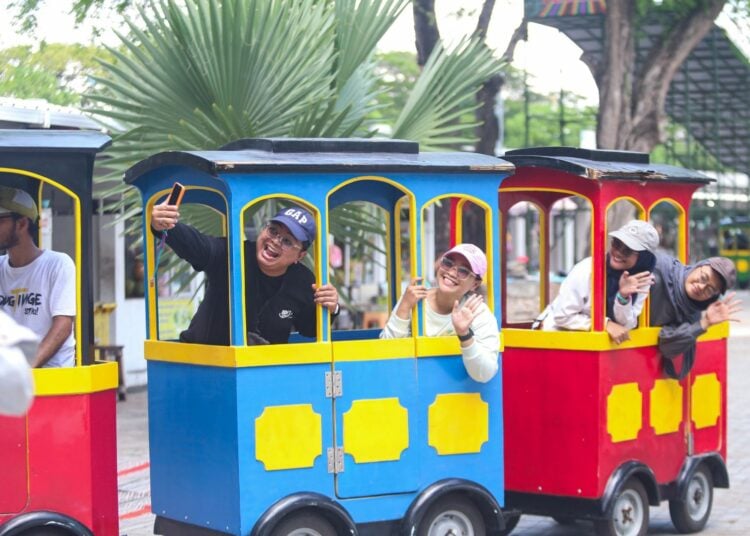 Pantai Kenjeran Surabaya jadii jujukan wisata andalan selama libur lebarab 2025 MOJOK.CO