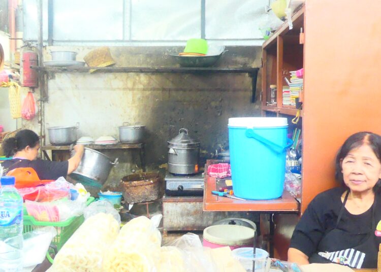 Soto Pasar Gede Bu Harini di Solo. MOJOK.CO