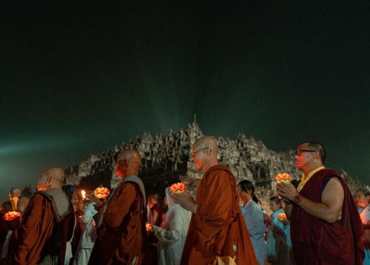 Ketika Candi Borobudur di Magelang Berubah Jadi Rumah Spiritual yang Inklusif. MOJOK.CO