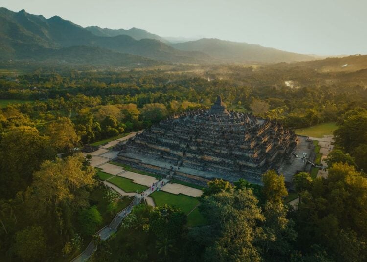 candi borobudur.MOJOK.CO