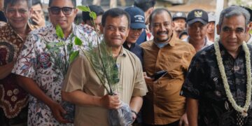 Penanaman mangrove di Desa Kertosari, Pemalang agar terhindar dari rob dan abrasi MOJOK.CO