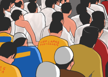 Para napi di Masjid Al-Fajar Lapas Wirogunan mendengar ceramah haji sebelum iduladha. MOJOK.CO