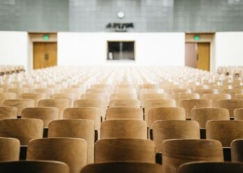 Sastra Indonesia Hanya untuk Pecundang dan Orang Gagal (Unsplash)