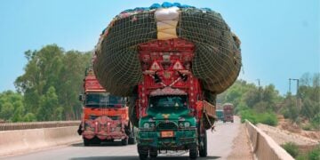 Truk ODOL Memang Meresahkan: Perspektif dari Pengendara Motor yang Selalu Bertemu dengan Truk Kelebihan Muatan di Jalan