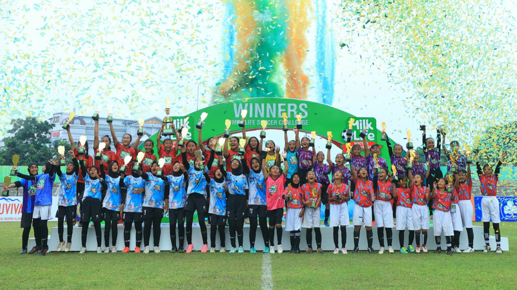 Tim sepak bola putri lolos final MLSC di Stadion Tridadi, Sleman. MOJOK.CO | MLSC Seri 3 Yogyakarta 2025