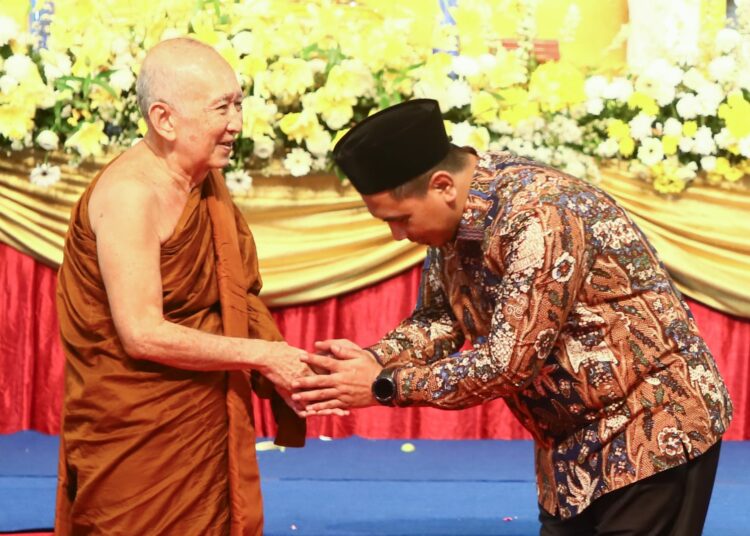 Wakil Gubernur Jawa Tengah, Taj Yasin dan bhikku. MOJOK.CO 