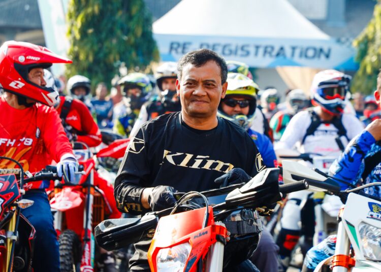 Ahmad Luthfi ikut meramaikan event KSAL Cup Hiu Selatan International Hard Enduro ke-7 yang digelar di Kabupaten Kendal MOJOK.CO