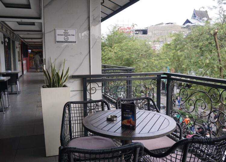Salah satu Tempat Khusus Merokok di Plaza Malioboro MOJOK.CO