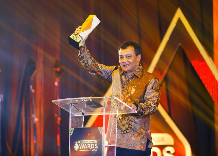 Gubernur Jawa Tengah, Ahmad Luthfi, dinobatkan sebagai pemimpin kolaboratif dalam ajan Detik Jogja-Jateng Awards 2025 MOJOK.CO