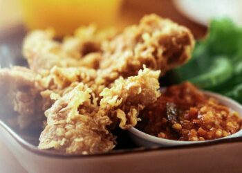 4 Penjual Ayam Geprek Red Flag yang Sebaiknya Dihindari Pembeli daripada Nyesek Mojok.co