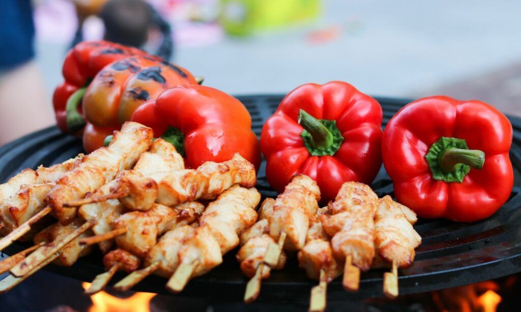 Alasan Orang Jogja Malas Kulineran ke Sate Ratu Mojok.co