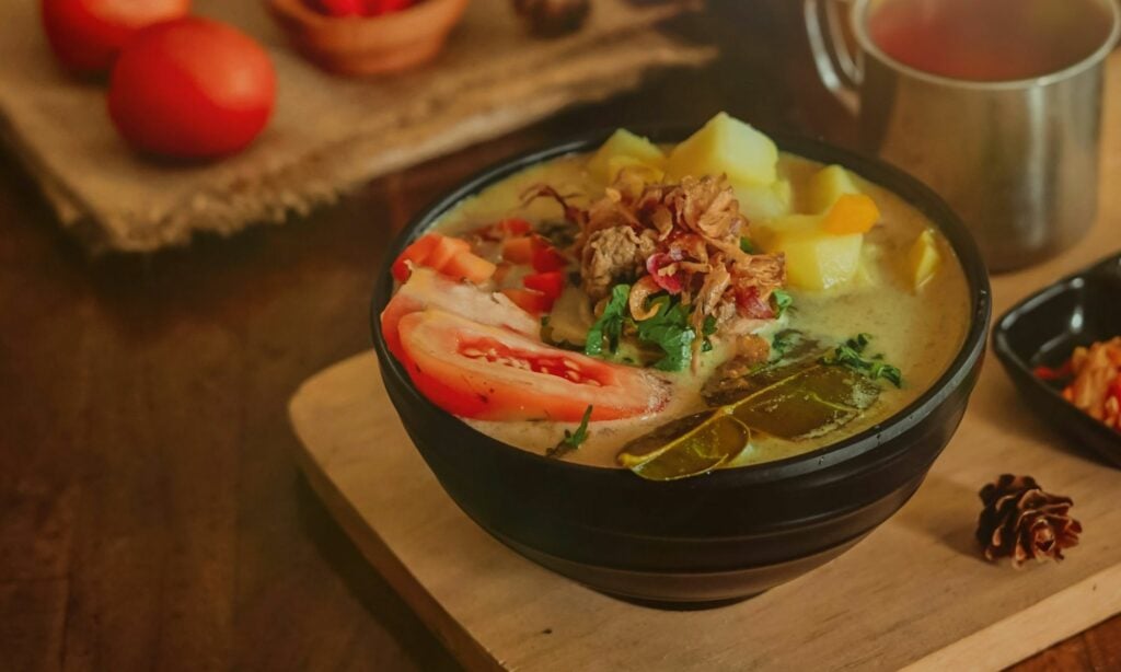 Dosa Besar Pedagang Soto Adalah Merusak Kesegaran Kuah Demi Mempertebal Margin Keuntungan Mojok.co