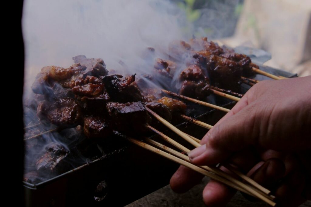 5 Dosa Besar Pedagang Sate Kambing yang Merugikan Pembeli dan Sulit Dimaafkan